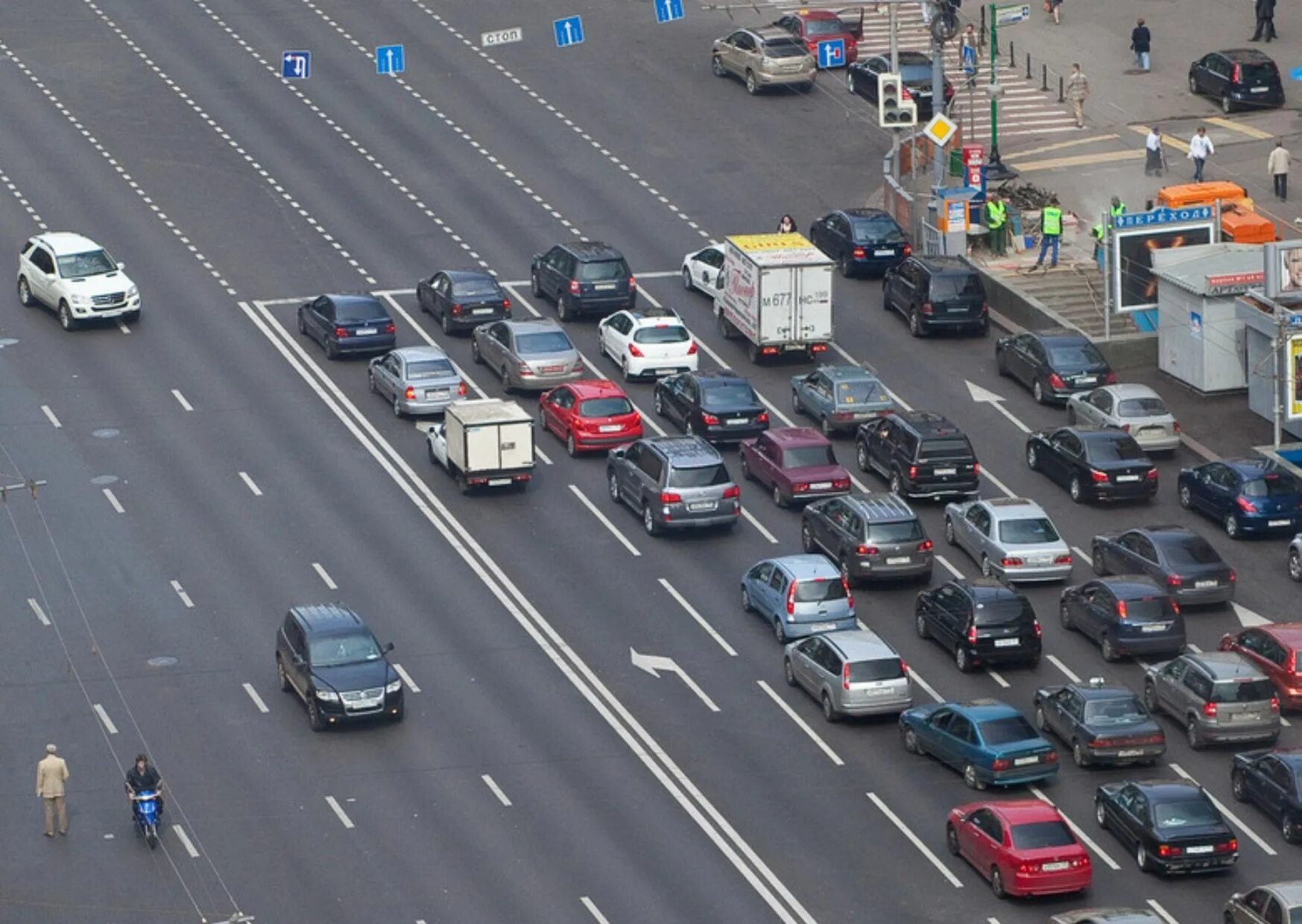 Дорога за городом. Вид дороги. Прямая дорога. Хорошей дороги. Асфальтирование дороги.