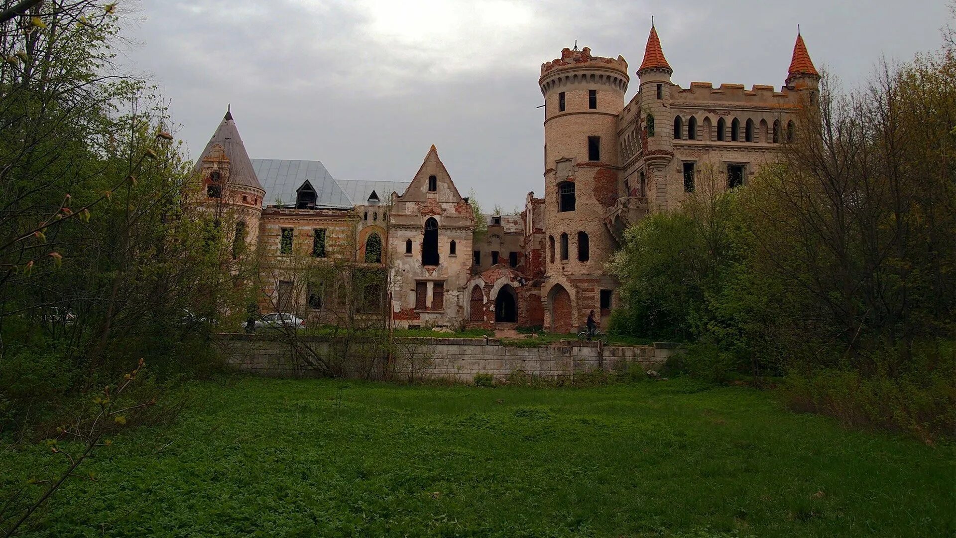 Заброшенный замок в муромцеве. Усадьба Храповицкого в Муромцево. Усадьба Храповицкого Владимирская область. Судогда замок Храповицкого. Судогда усадьба Храповицкого.