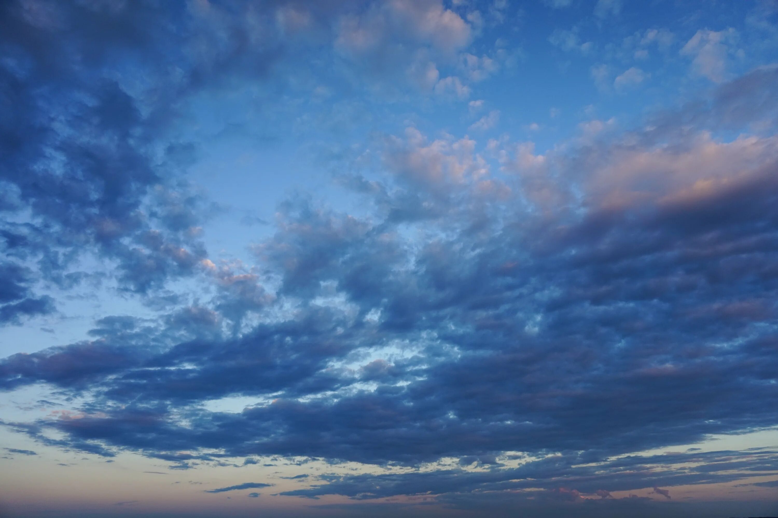 Небо. Красиво небо. Голубое небо. Egy sky. Небо с облаками.