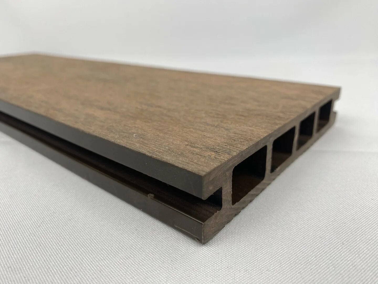 Decking mix. Ступень пустотелая cm decking черное дерево 345*25*3000 мм. угловой профиль cm decking robust цвет мербау, 2000*50*38мм. брус пустотелый дпк. cm decking ясень.