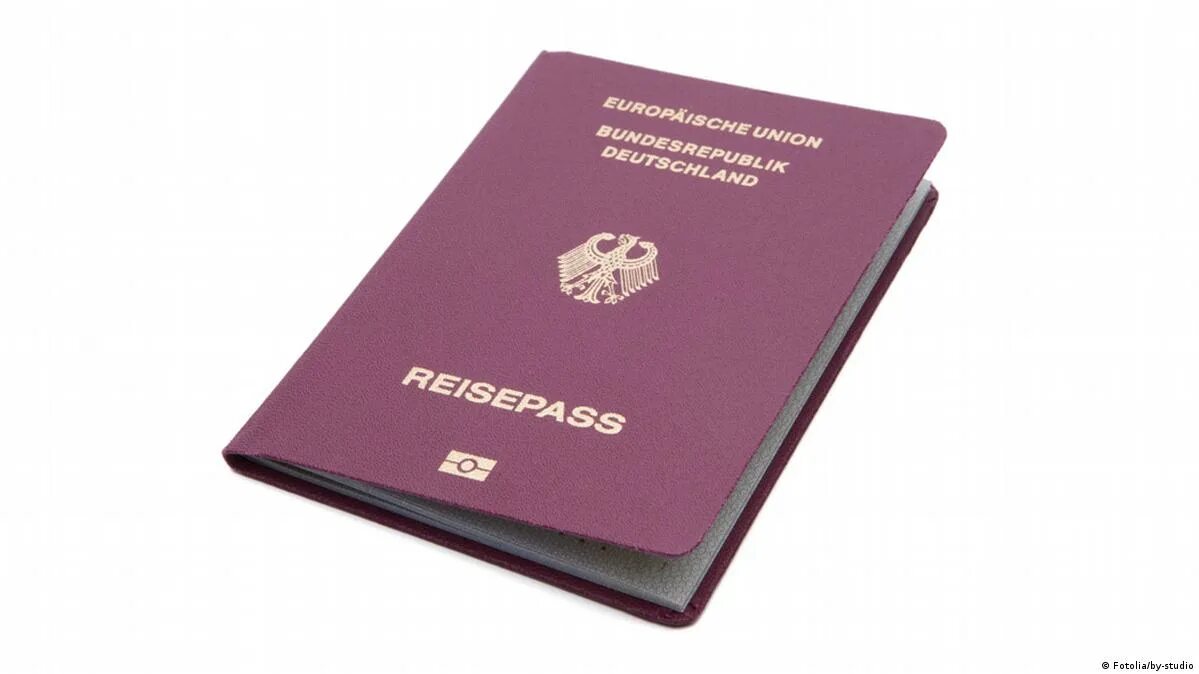 Гражданство германии. Паспорт Германии. Загранпаспорт гражданина Германии. Германское гражданство. Паспорт гражданина Германии.