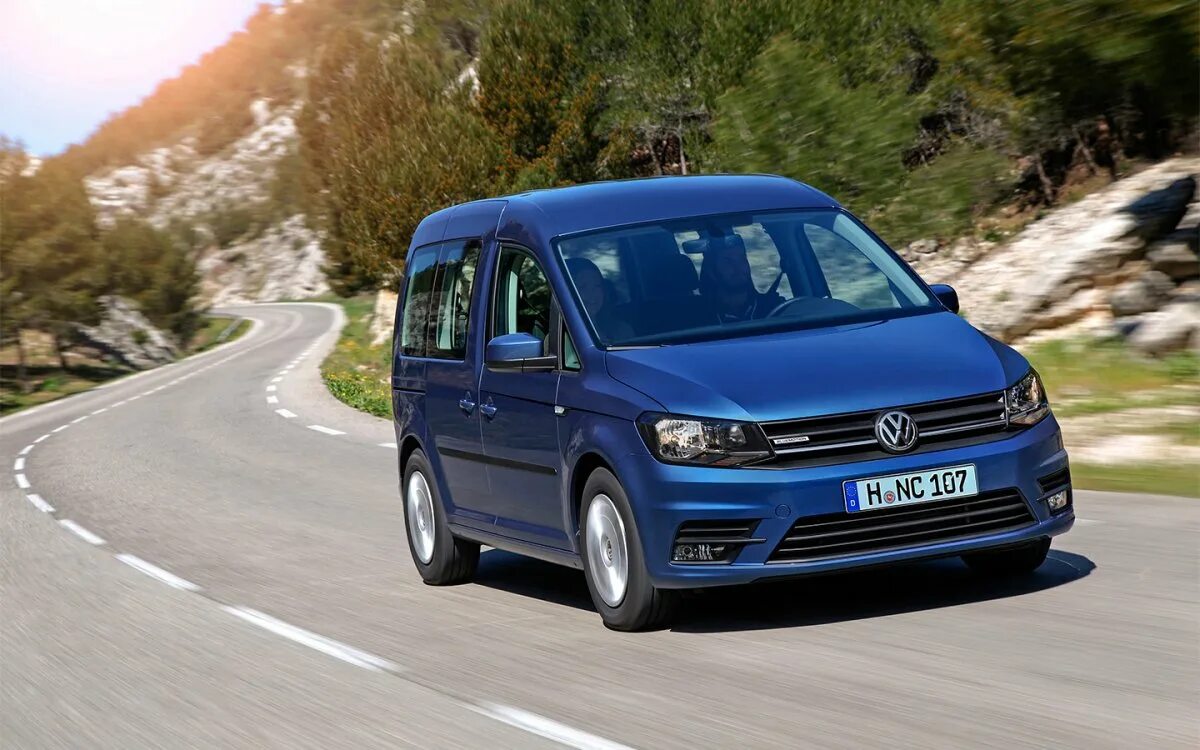 Фольксваген рядом. Фольксваген кадди. машина фольксваген кадди 2015. vw caddy 2018. фольксваген кадди 2018.