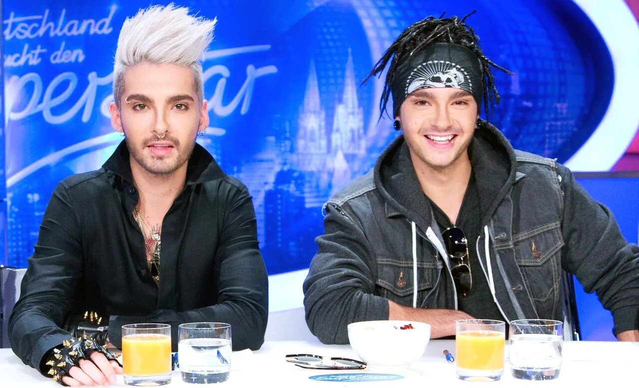 Bill and Tom Kaulitz. Токио хотел братья Каулитц сейчас. Билл и том Каулитц 2022. Токио хотел том Каулитц сейчас.