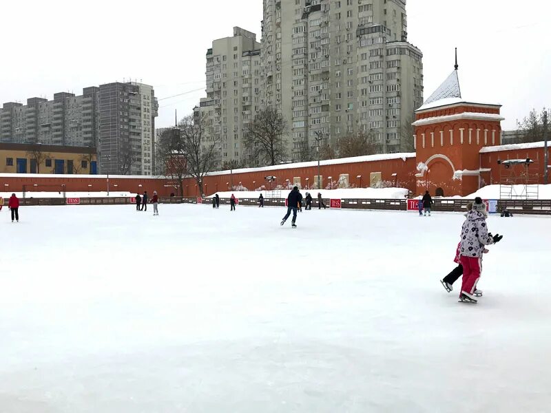 Таганский парк купить билет. Таганский парк каток. Каток на Таганке. Каток сияние льда Таганский парк. Каток сияние льда в Таганском парке.