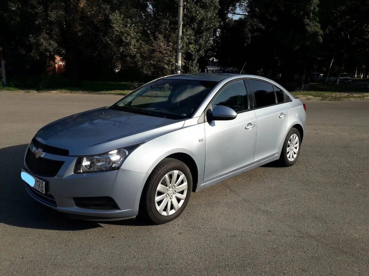 Купить шевроле круз на механике. Шевроле Круз 1.6 механика 2009. Chevrolet Cruze с 2009 года. Шевроле Круз седан серебристый. Chevrolet Cruze седан 2009.