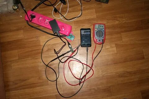 Подключение телефона к зарядному устройству