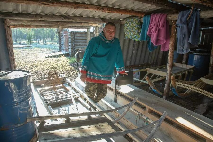 Народы сибири картинки для детей. Деревня русскинская хмао. Обские угры. Обские люди. Ханты национальная одежда.