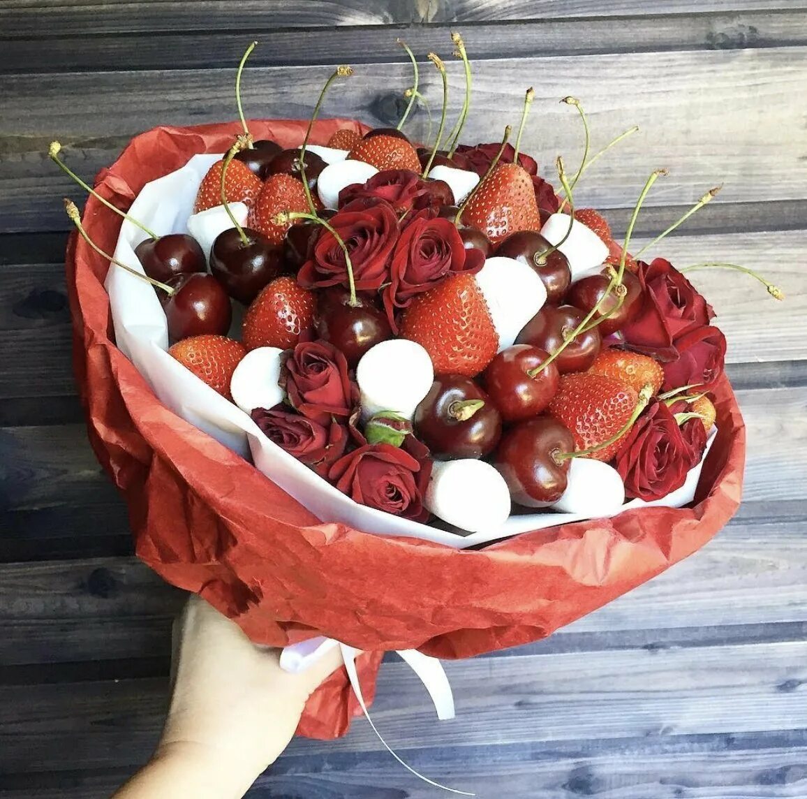 Как сделать букет из продуктов. Съедобные букеты для женщин. букет из фруктов и конфет. съедобные букеты сладкие. сладкий букет для женщины.
