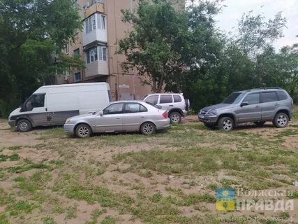 Во дворе ставить грузовые машины