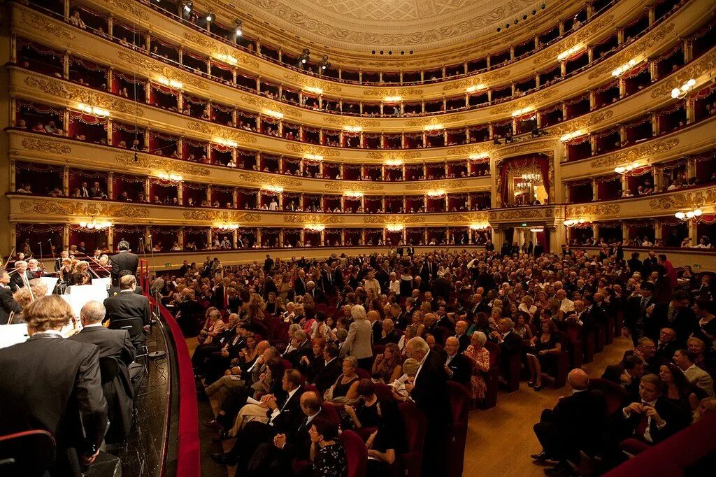 Оперный зритель. Большой театр (la scala), милан, италия. Зал со зрителями. Оперный зритель. Сидней театр оперы внутри.