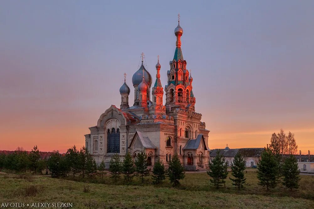 Каким образом церковь. Храм в Кукобое Ярославской области. Кукобой собор Спаса Нерукотворного. Спасский собор Кукобой Ярославская область. Кукобой Ярославская храм Спаса Нерукотворного.
