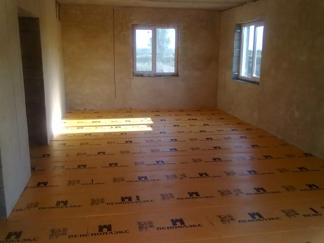 Стяжка пола на пеноплекс 50 мм. Пеноплекс 20 под ламинат. Пенопласт 100 мм для пола с низу. Можно утеплять полы пеноплексом. Пеноплекс 100 мм для пола под стяжку.