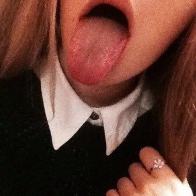 фото язык без лица