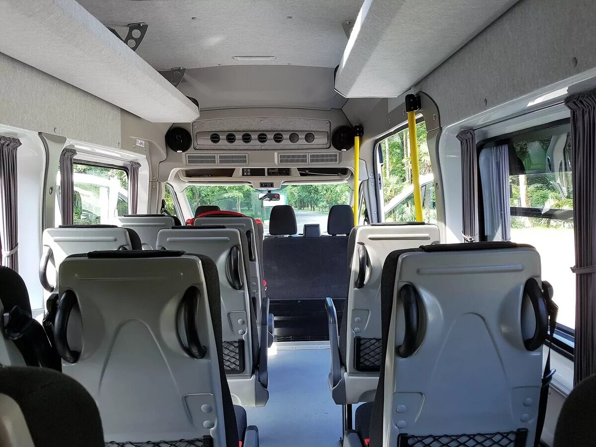 Peugeot boxer 17 мест. Форд транзит турист 17 мест. Пежо боксер пассажирский 18 мест. Форд транзит 16 мест салон. Форд транзит люкс 17 мест.