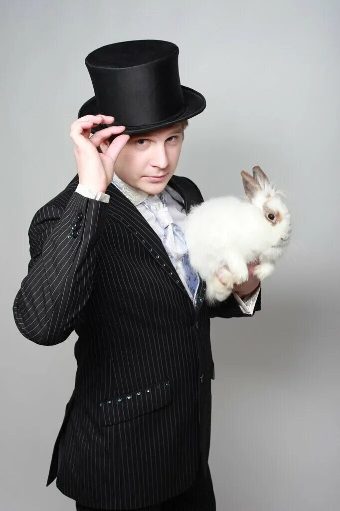 Сделай фокусник. Алекс Кветкин фокусник. Фокусник с кроликом. Кролик из шляпы. Шляпа фокусника.
