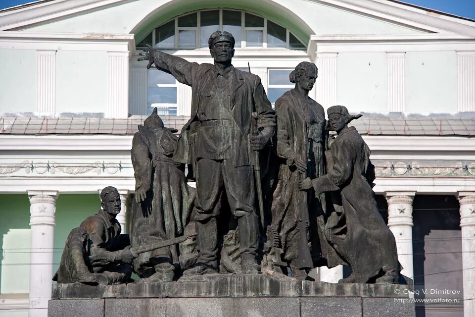 Памятники царицына. Волгоград памятник оборона Царицына. Памятник героям обороны красного Царицына Волгоград. Кибальников скульптор Брестская крепость. Кибальников скульптор памятник.