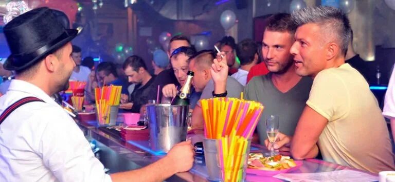 Элтон бар. Элтон бар новосибирск фотоотчет. Новосибирск бар элтон бар новосибирск. Элтон бар новосибирск травести. Новосибирск бар элтон бар новосибирск.