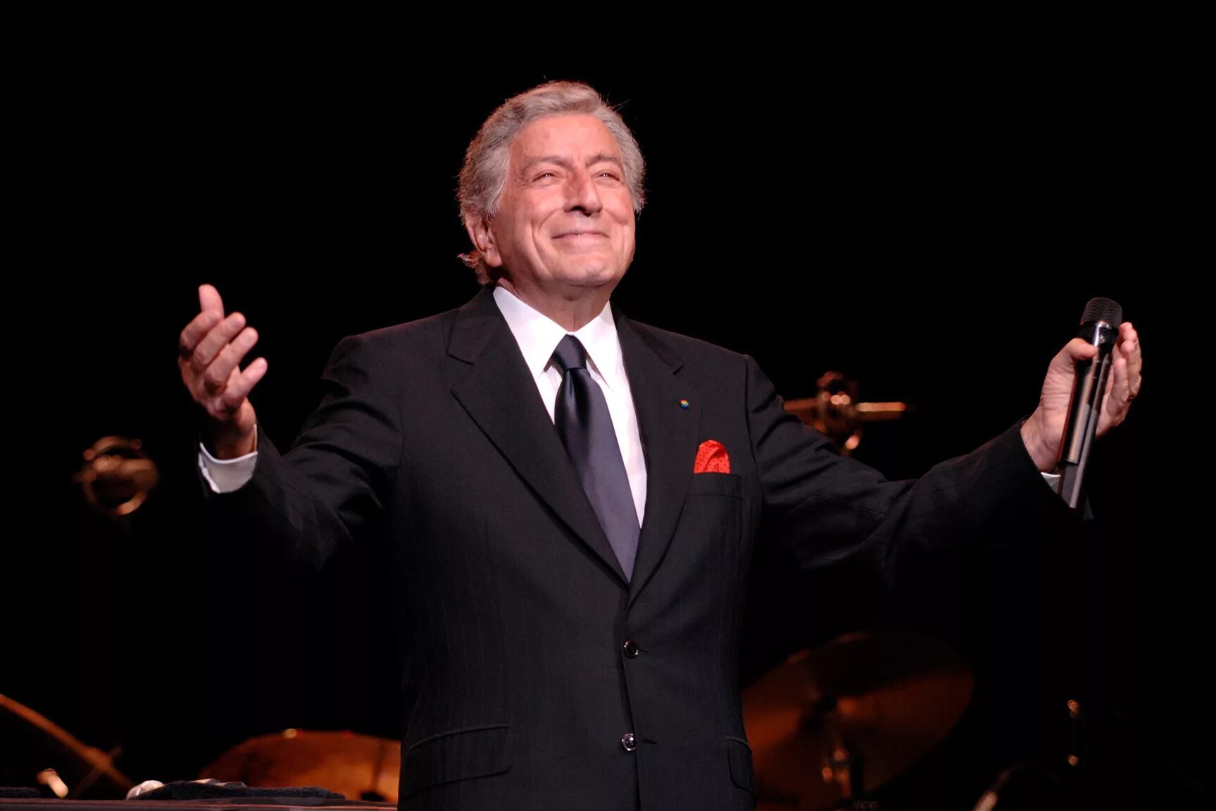 Тони беннет. Tony bennett. tony bennett 2025. tony bennett молодой. тони беннетт 1950 первый концерт.