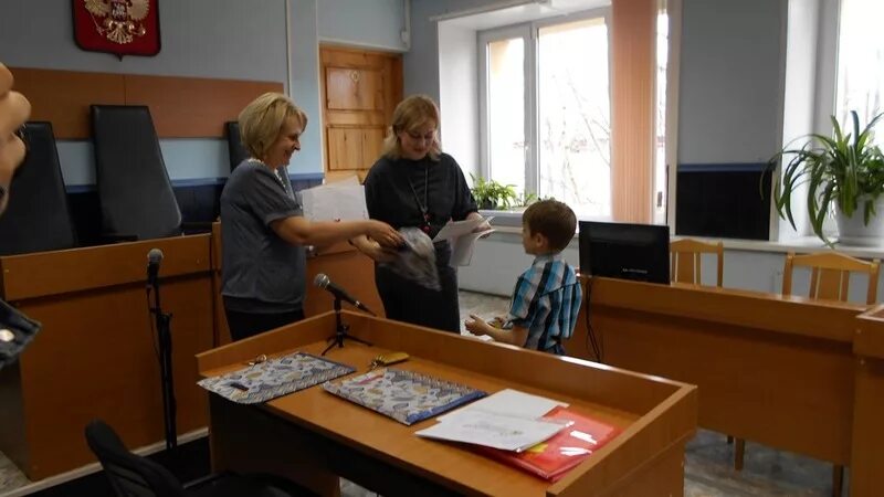 Сайт первомайского суда мурманск. Апатитский городской суд Мурманской области. Полузина судья Апатитского городского суда. Апатитский городской суд Ткаченко. Кировский городской суд Мурманской области.