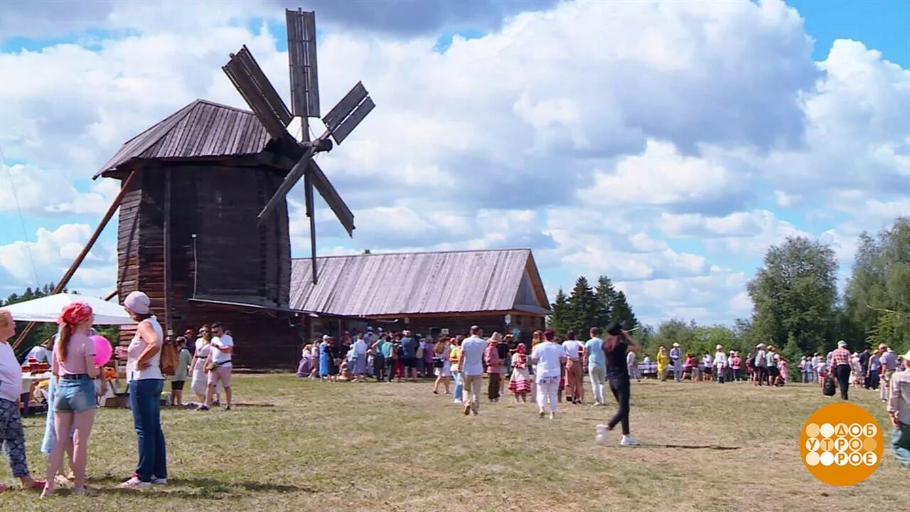 Песня старая мельница крутится. Старая мельница крутится. Мельница Россия 1 СТВ. Большая крупная мельница вертится. Старая мельница 27 мая выступает.