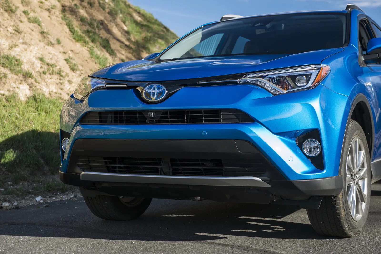 Тойота рав гибрид купить. Toyota rav4 2016. Toyota rav4 Hybrid. Тойота рав 4 гибрид. Тойота рав 4 2016.