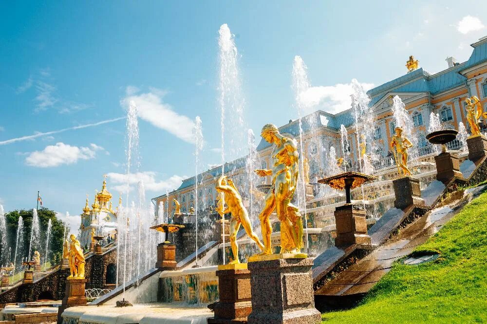 Сколько лет фонтанам в петергофе