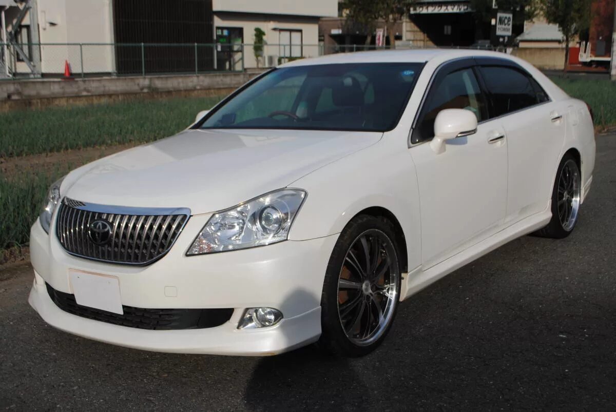 Продажа тойота краун. Toyota Crown Majesta 2013. Toyota Crown Majesta 2010. Toyota Crown Majesta 2009. Toyota Crown Majesta s200.