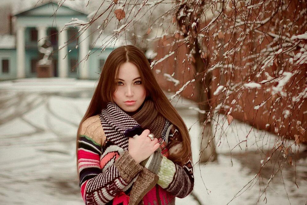 Девушка зимой в городе. Зимняя фотосессия в парке. фотосессия зимой в парке идеи для девушки. красиво сфотографироваться зимой на улице. позирование в городе зимой.
