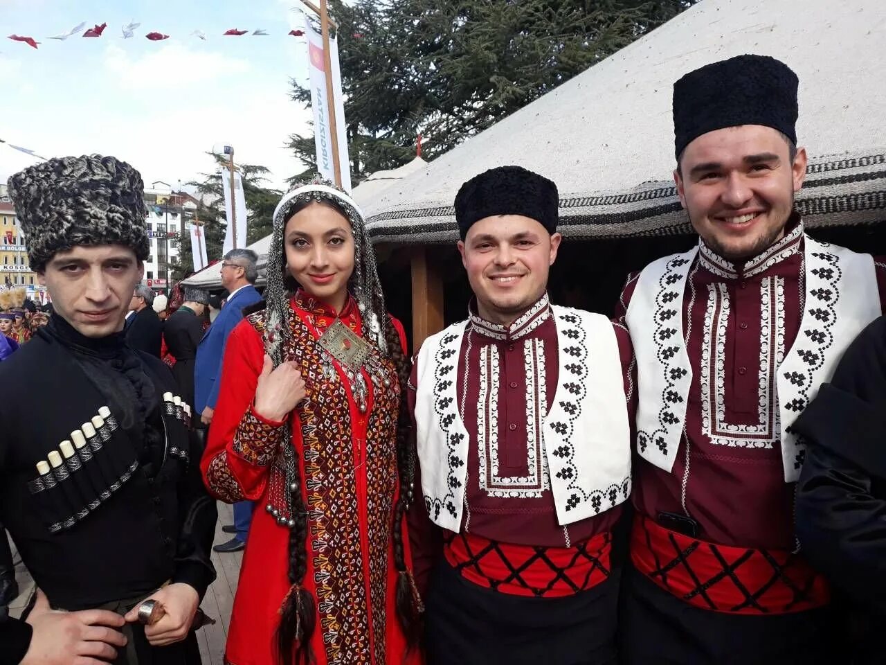 Гагаузы происхождение что за нация. Нация гагаузы кумыки. Народности Молдавии гагаузы. Молдавия нация гагаузы. Гагаузы и молдаване.