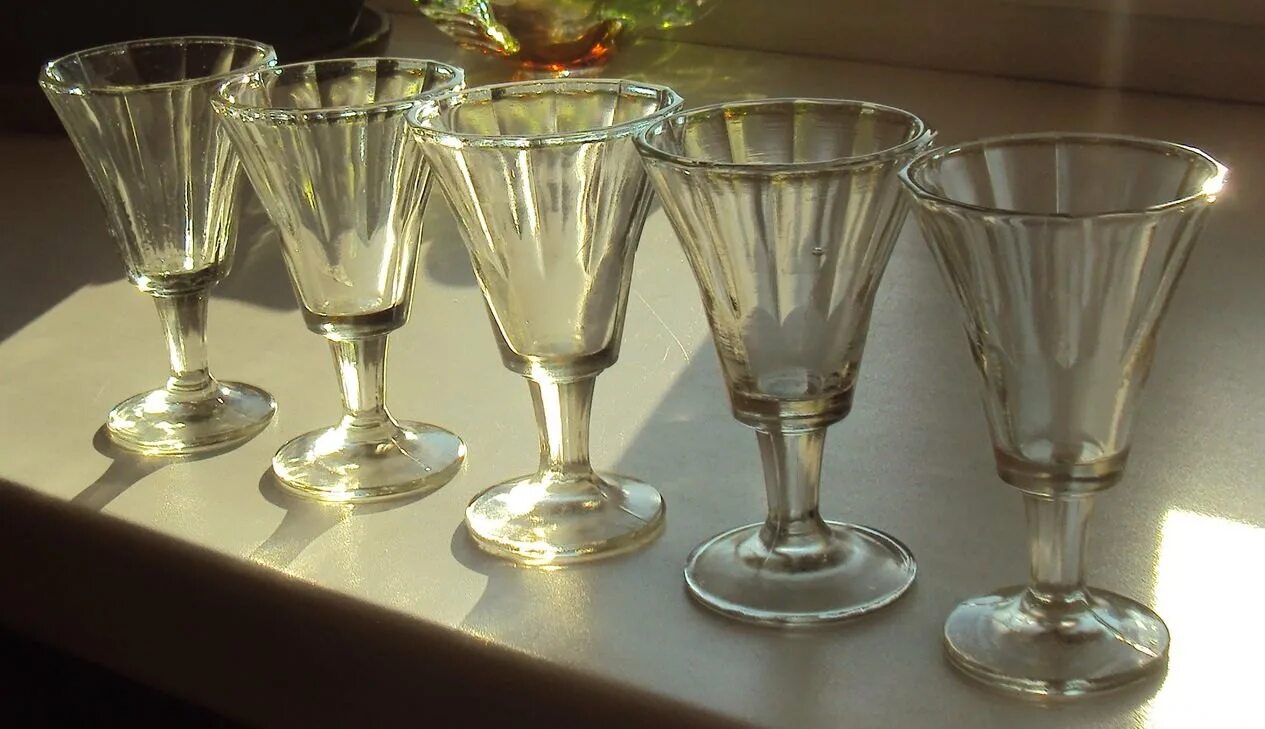 Лафитник купеческий. Старинные фужеры на ножке. Рюмки по годам. Рюмки лафитники ссср. Рюмки по годам.