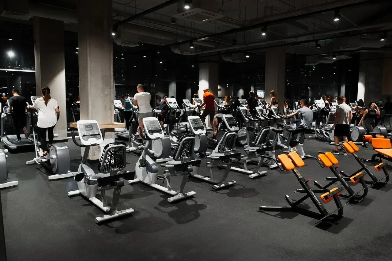 Фитнес зал спирит на чертановской. Фитнес ссср юго западная. Алекс фитнес москва юго западная. Alex fitness, москва, улица 26 бакинских комиссаров. Тренажерный зал юго запад.