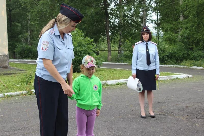 Инспекторы пдн в школах. ПДН Бежицкого района г Брянска. Инспектор ПДН. Инспектор ПДН СССР. Сотрудница ПДН.