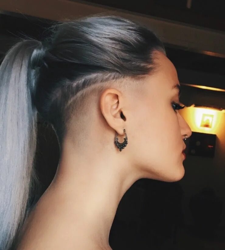 Прическа с длинными волосами и выбритыми висками ShornnapeUndercuts Half shaved hair, Undercut long hair, Shaved side hairstyles