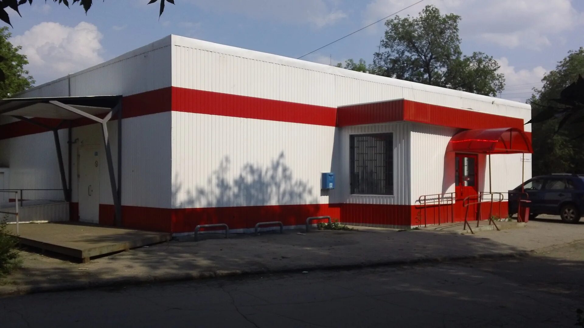 Снять отдельно стоящее здание в аренду 500 кв м. Аренда помещения отдельно стоящее здание. Аренда помещения отдельно стоящее здание. Выставочная, д. Аренда помещения отдельно стоящее здание.