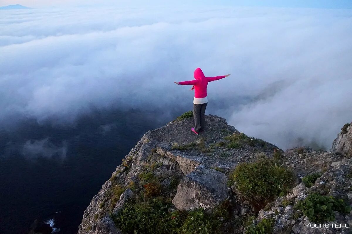 Как на человек на краю земли. Человек на край земли. Край земли. Человек на край земли. Живу на краю земли.