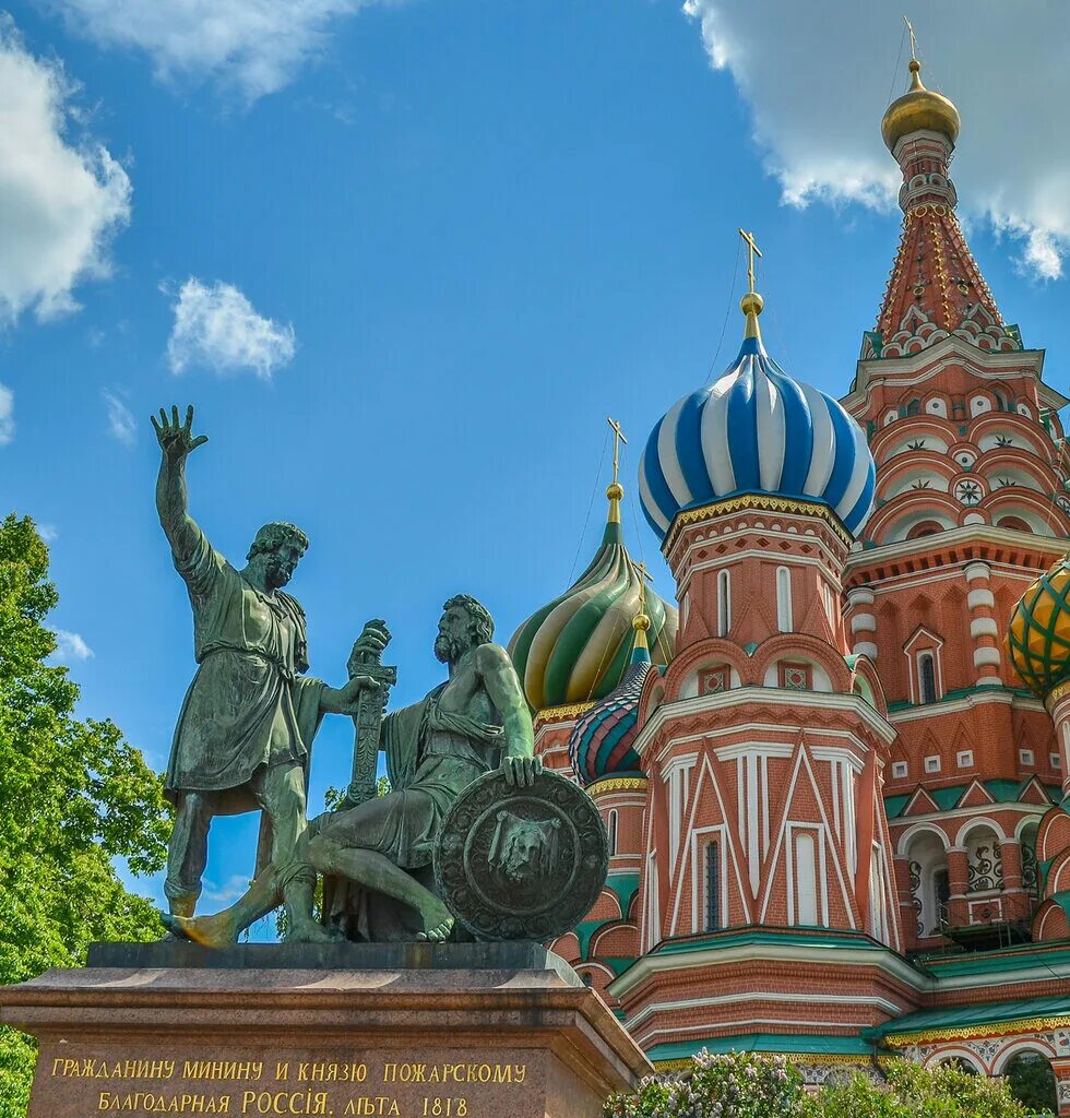 Минин и пожарский москва. С праздником народного единства. День народного единства парад. Празднование дня народного единства. 4 ноября день народного единства.