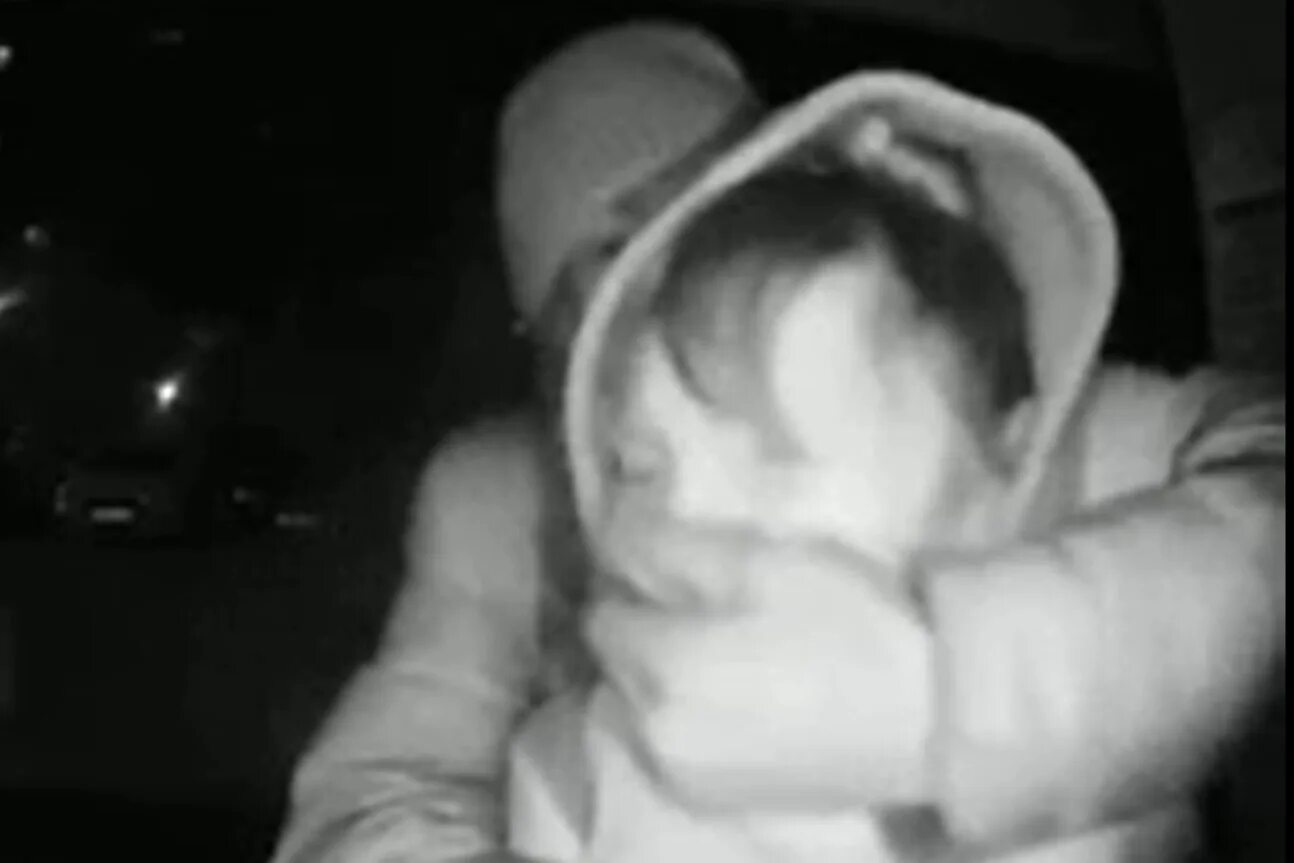 По следу монстра нтв 2020. Даммер эван питерс дамер джеффри. Серийные убийцы 2022 года. Реальные снимки жертв маньяков. Джеффри дамер сериал 2022.