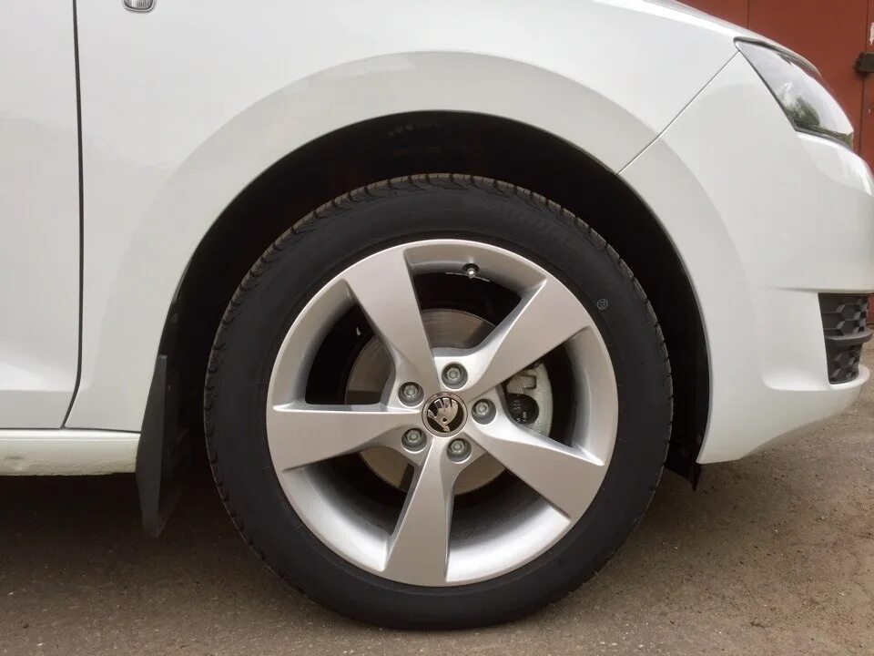 Диски rapid. Диски рапид r15. диски skoda rapid r15. диски на шкоду рапид r15. литые диски на шкода рапид r15.
