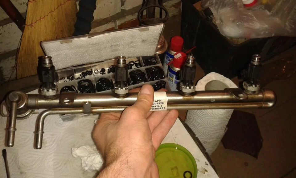 Прочистить форсунку плиты. Промывка для форсунок газовой плиты. чистка жиклеров газовой плиты. рейка топливная в разобранном виде. топливная рейка ока.