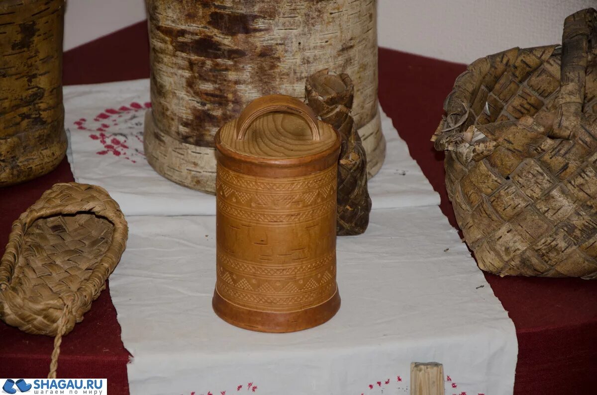 Примечательно что береста и лен. Примечательно что береста и лен. Сайт костромского музея льна и бересты. Костромские промыслы лен и береста экспонаты. Примечательно что береста и лен.