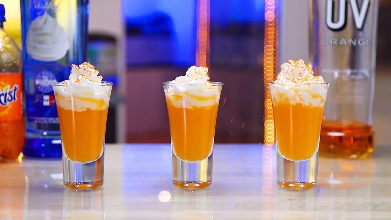 Снеговик под градусом шот какое пюре. Orange whip коктейль. шот апельсиновый. сливочный шот. шот со сливками алкогольный.