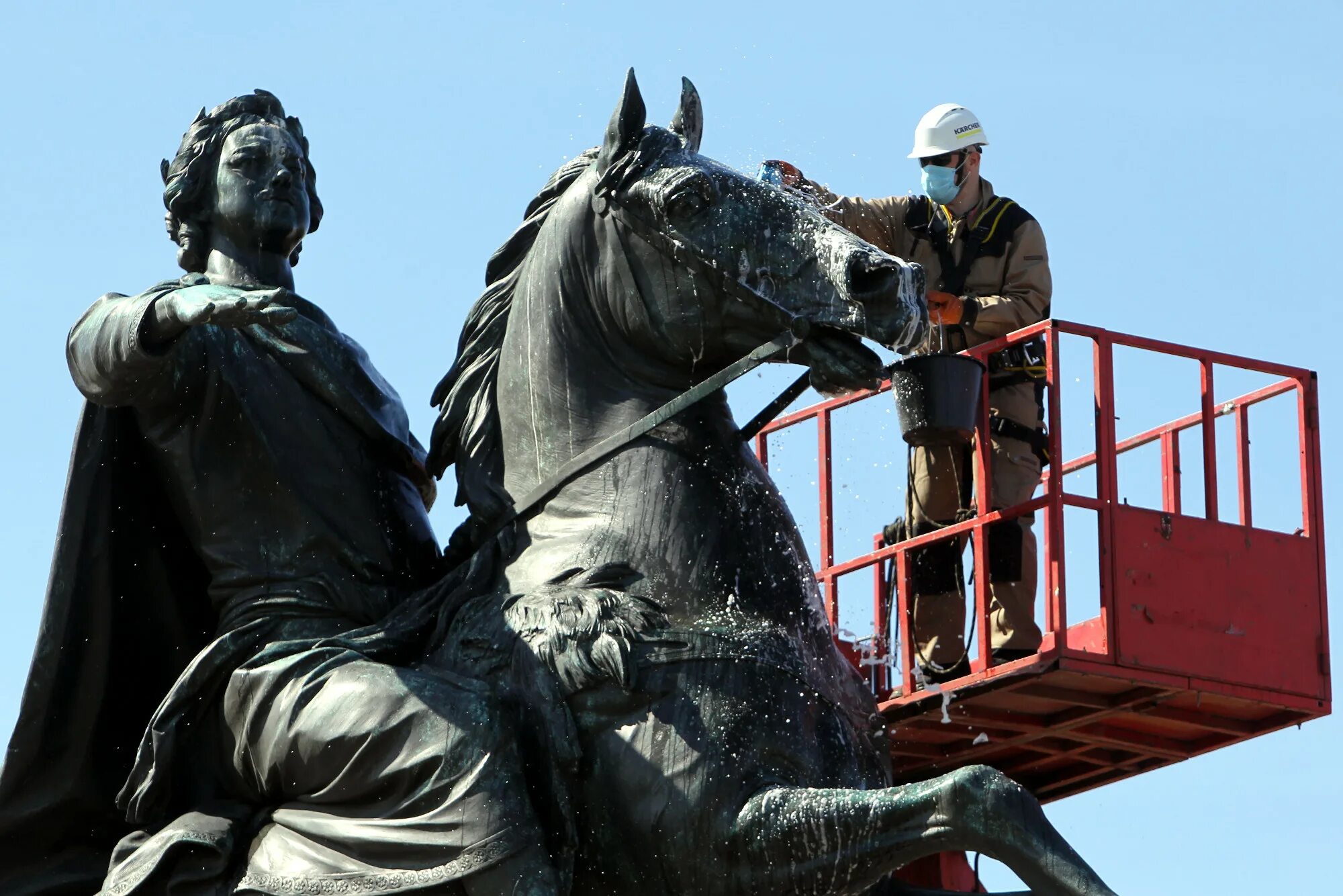 морис фальконе памятник петру 1. почему назвали медный всадник. почему назвали медный всадник. памятники россии медный всадник. э.