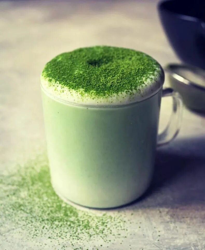 Матча латте фото. Мачо напиток. Матча латте зеленый. Матча" matcha, латте матча,. Мятный маття латте.