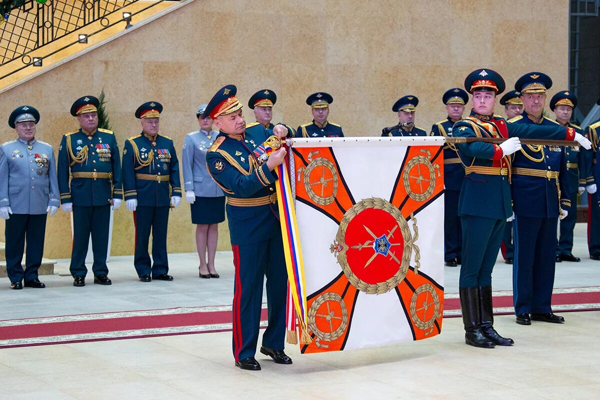 Вручение военных наград. Орден Суворова Министерство обороны РФ. Награждение военных. Вручение наград в национальном центре обороны РФ. Вручение ордена Жукова военной Академии связи.