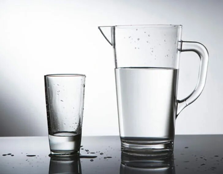 Четыре стакана воды. Стакан для питьевого режима. A little Water. Half Glass of Water. Glass of Water aesthetic.