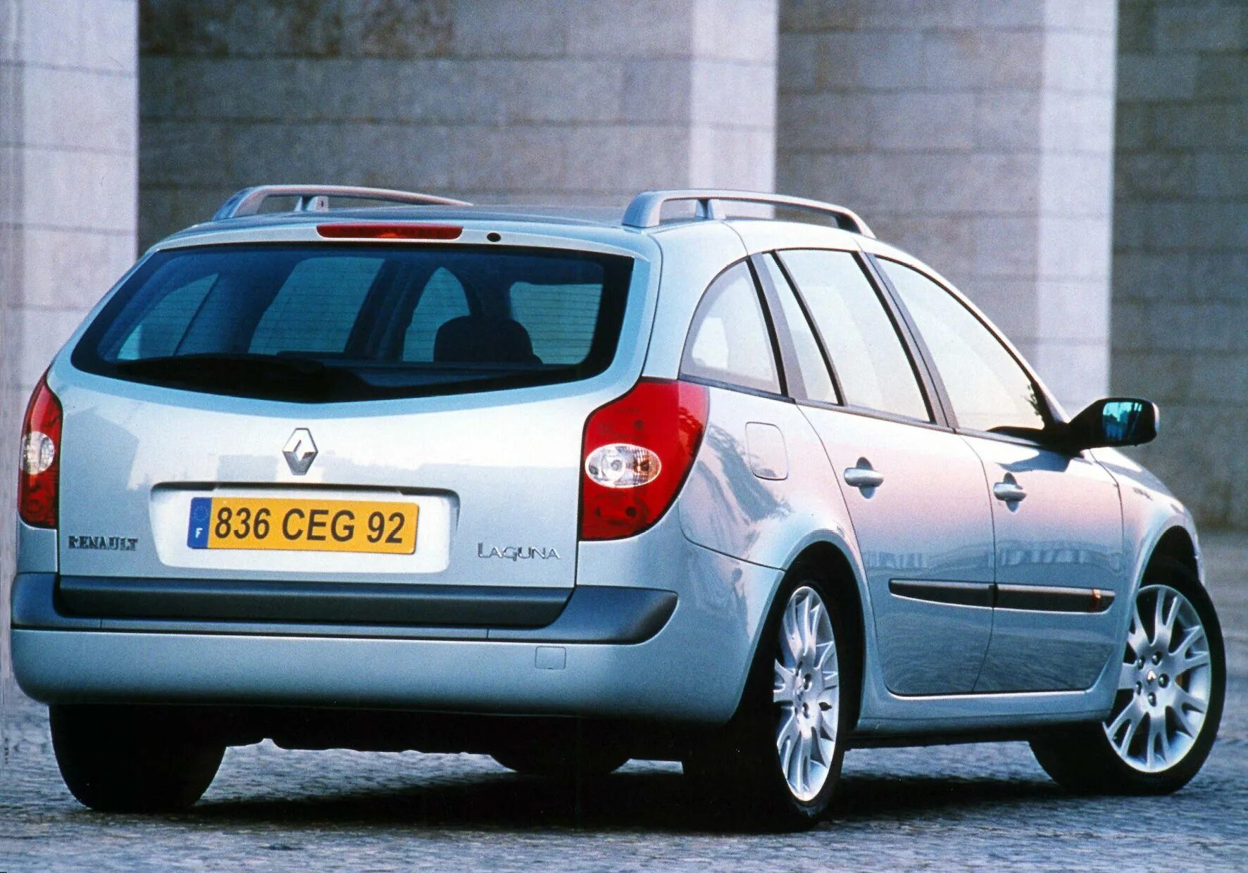 Купить renault laguna 2. Рено Лагуна 2005 универсал. Рено Лагуна 2 универсал. Рено Лагуна универсал 2002. Renault Laguna 2002 универсал.