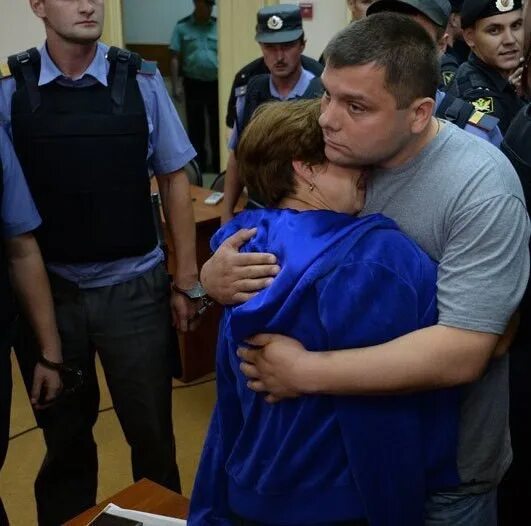 Освободили из под стражи. Освободили из под стражи. Освобождение из под стражи картинки. Освободили из под стражи. Освобождение из под стражи.