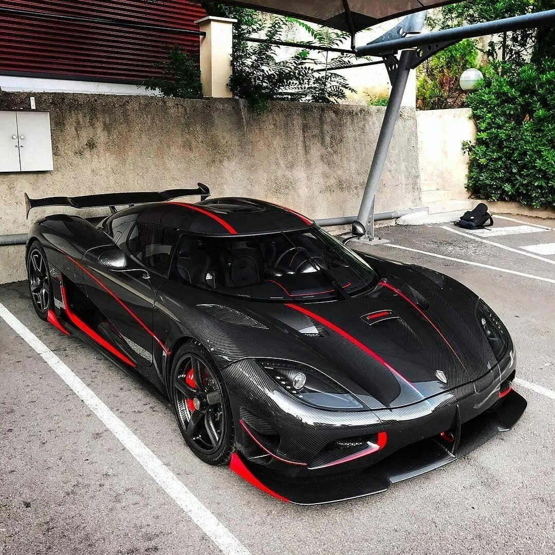 Какие крутые тачки. Koenigsegg Agera RS. Кёнигсегг АГЕРА черная. Машина Koenigsegg Agera RS. Koenigsegg Agera RS черная.