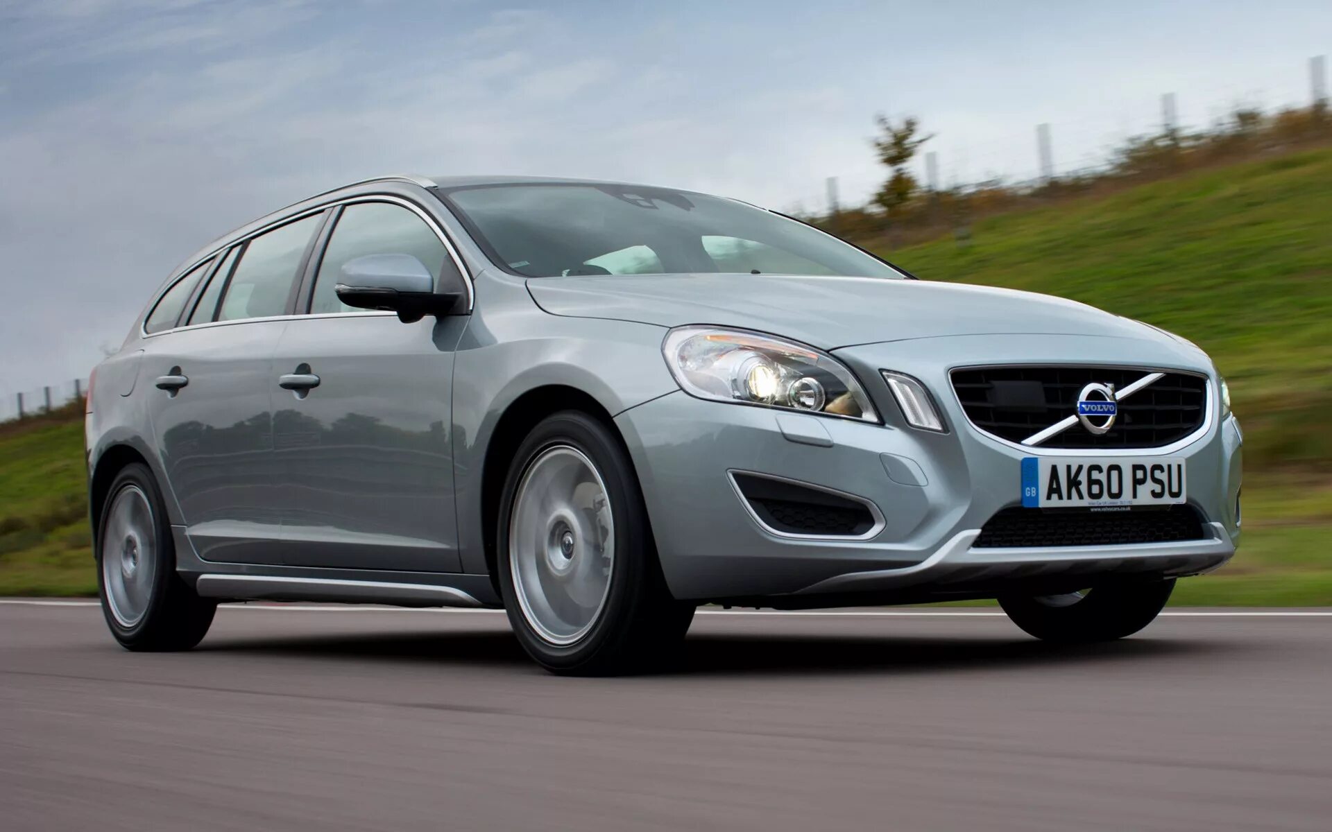 Volvo cars. Volvo v60 d3. Volvo v60 2010. Вольво легковая седан. Volvo v100.