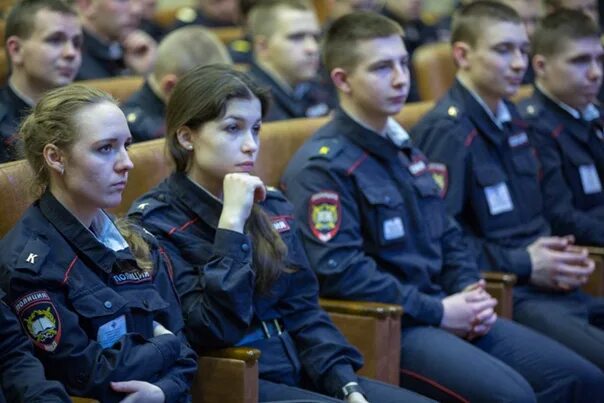 Кировский спасательно пожарный юридический полицейский. Колледж МВД. Полицейский колледж Санкт-Петербург. Курсанты МВД СПБ. Полицейская школа в Питере.